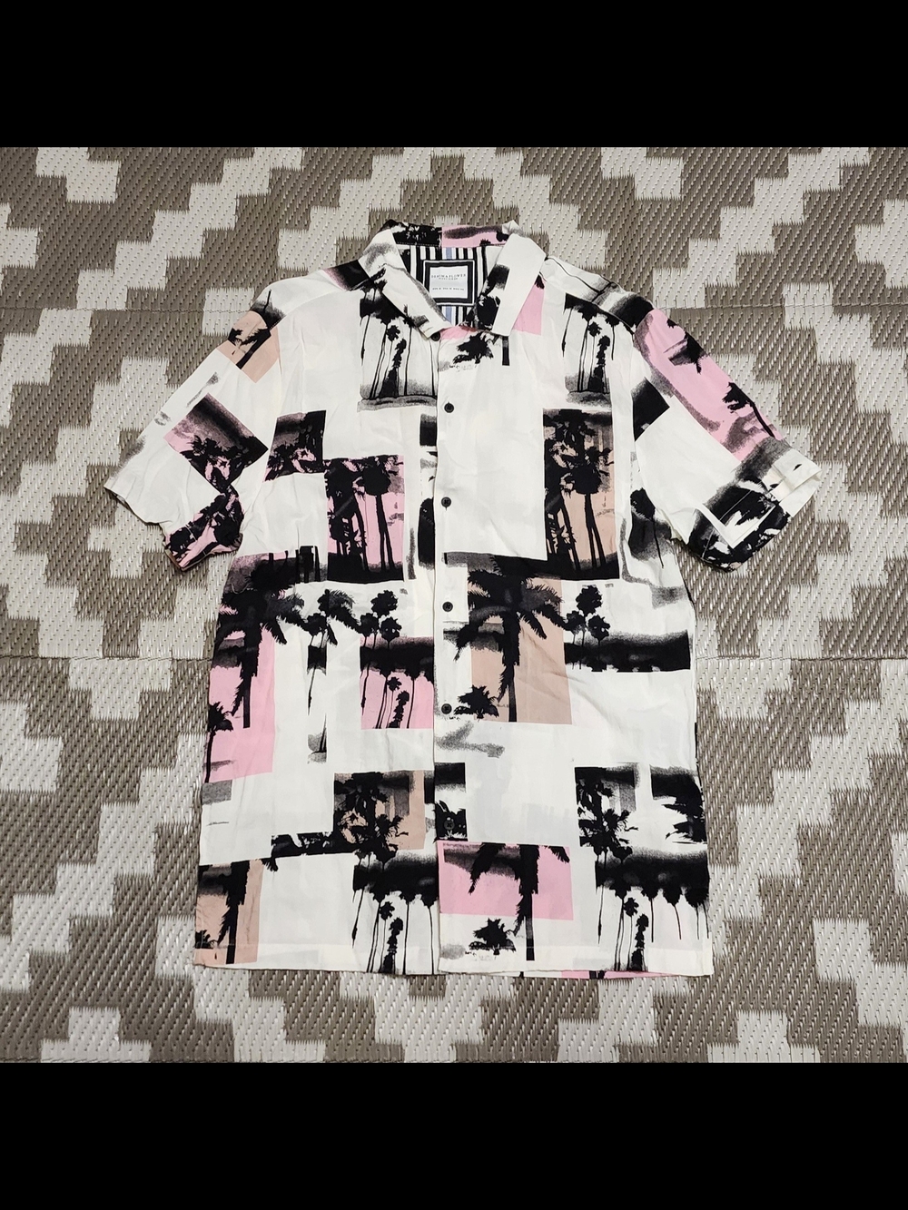 Palm-Print Short Sleeve Button-Up Shirt in White, Pink & Black